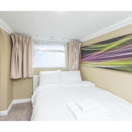 סלאו Uno Hotel Heathrow Windsor מראה חיצוני תמונה