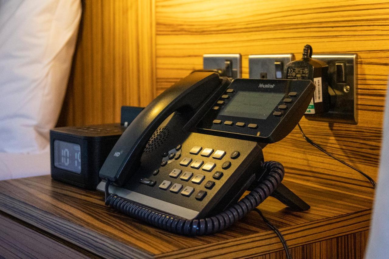 סלאו Uno Hotel Heathrow Windsor מראה חיצוני תמונה