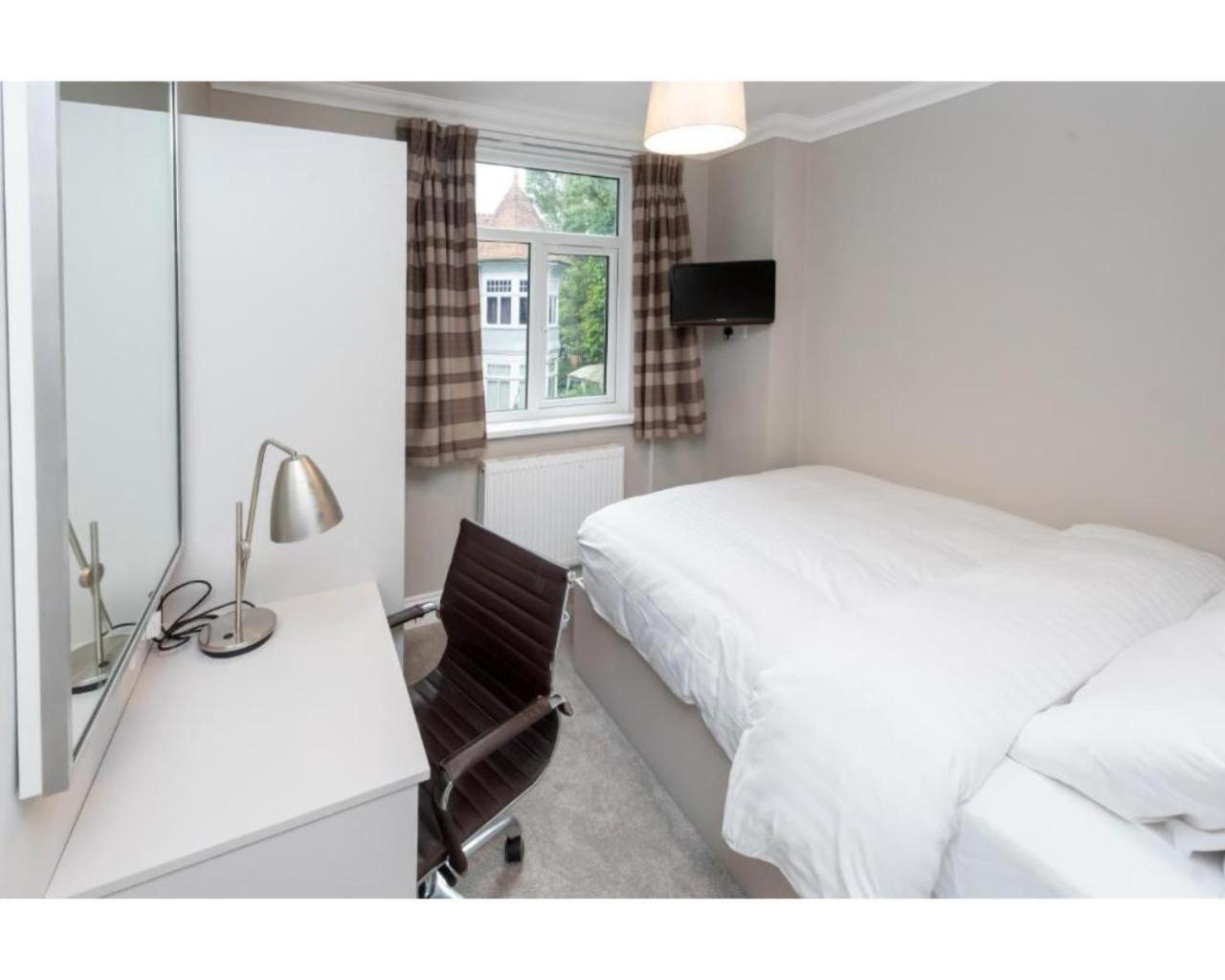 סלאו Uno Hotel Heathrow Windsor חדר תמונה